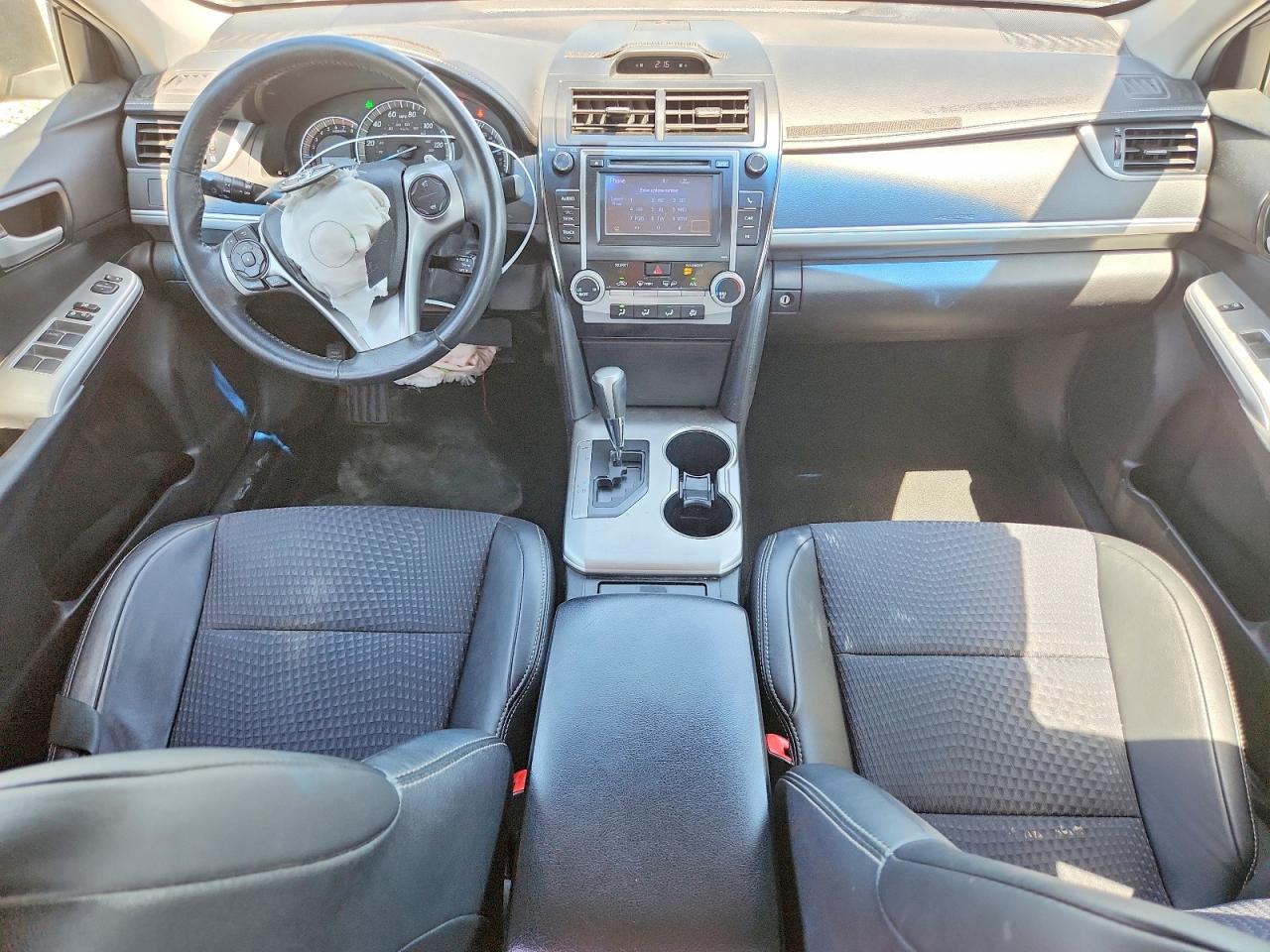 2014 TOYOTA CAMRY SE photo 8