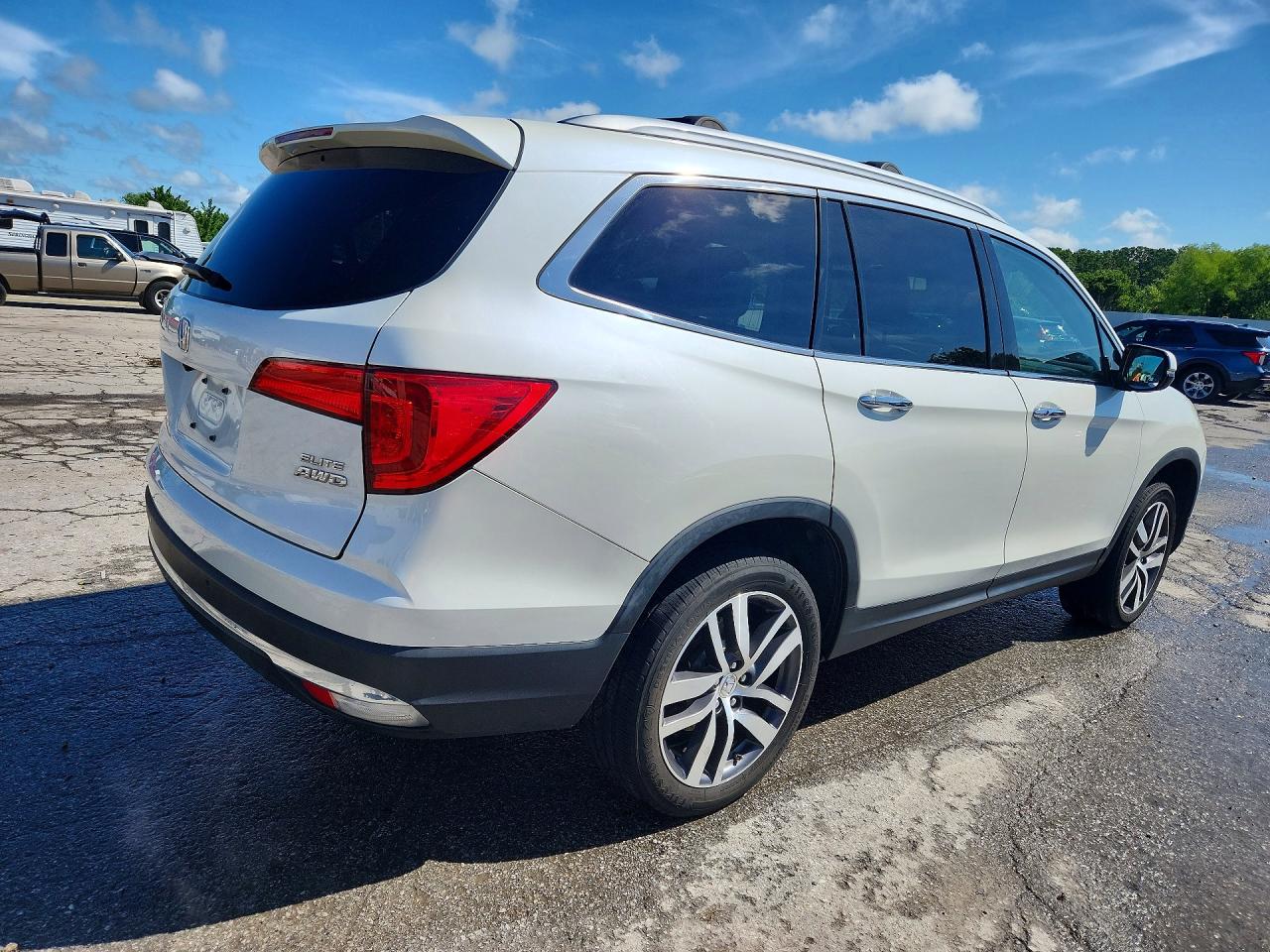 2016 HONDA PILOT ELITE photo 5