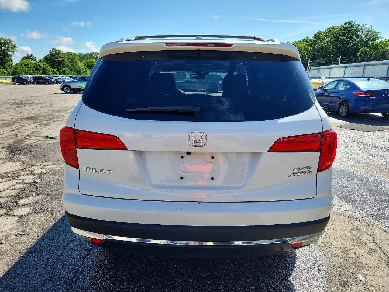 2016 HONDA PILOT ELITE photo 11