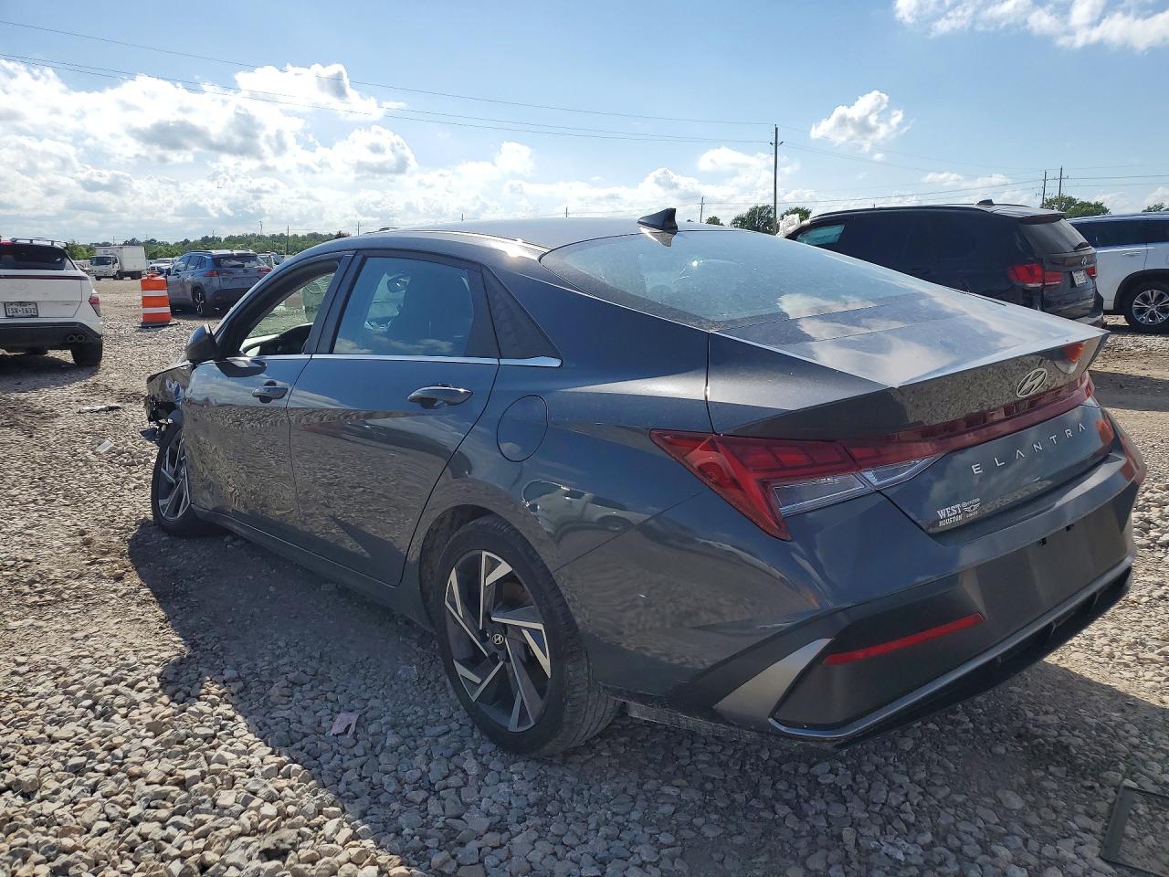 2024 HYUNDAI ELANTRA SEL photo 3