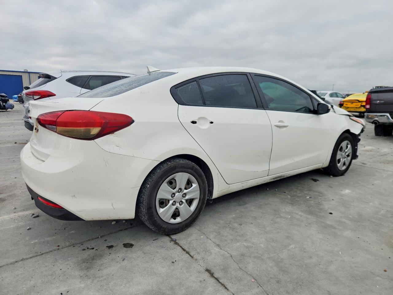2017 KIA FORTE LX photo 5