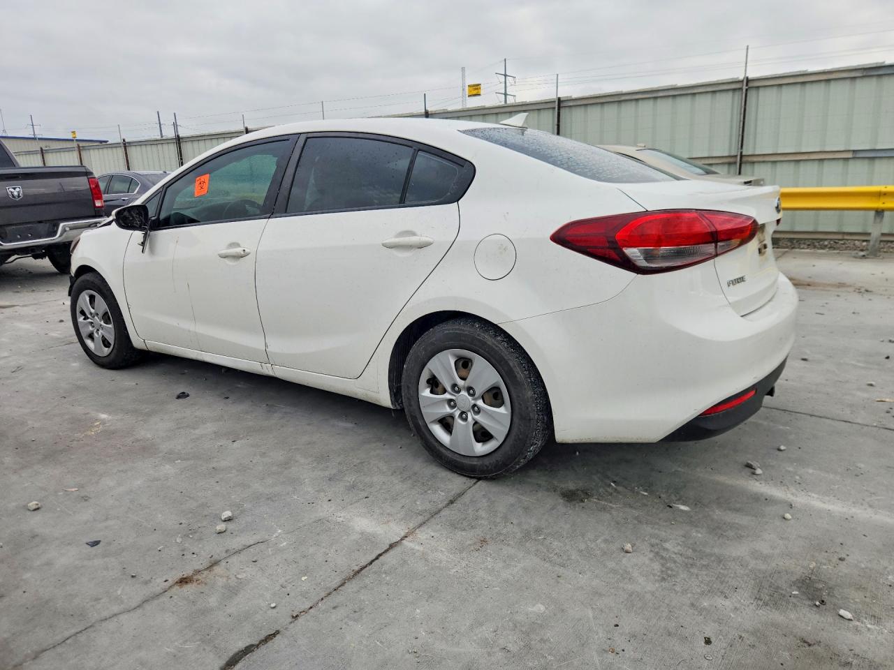 2017 KIA FORTE LX photo 3