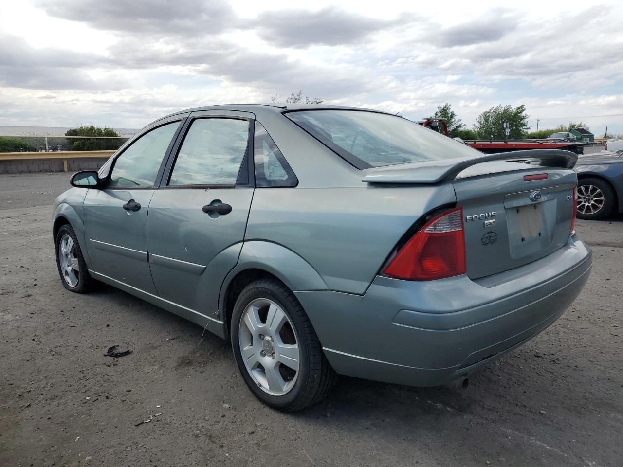 2005 FORD FOCUS ZX4 photo 3