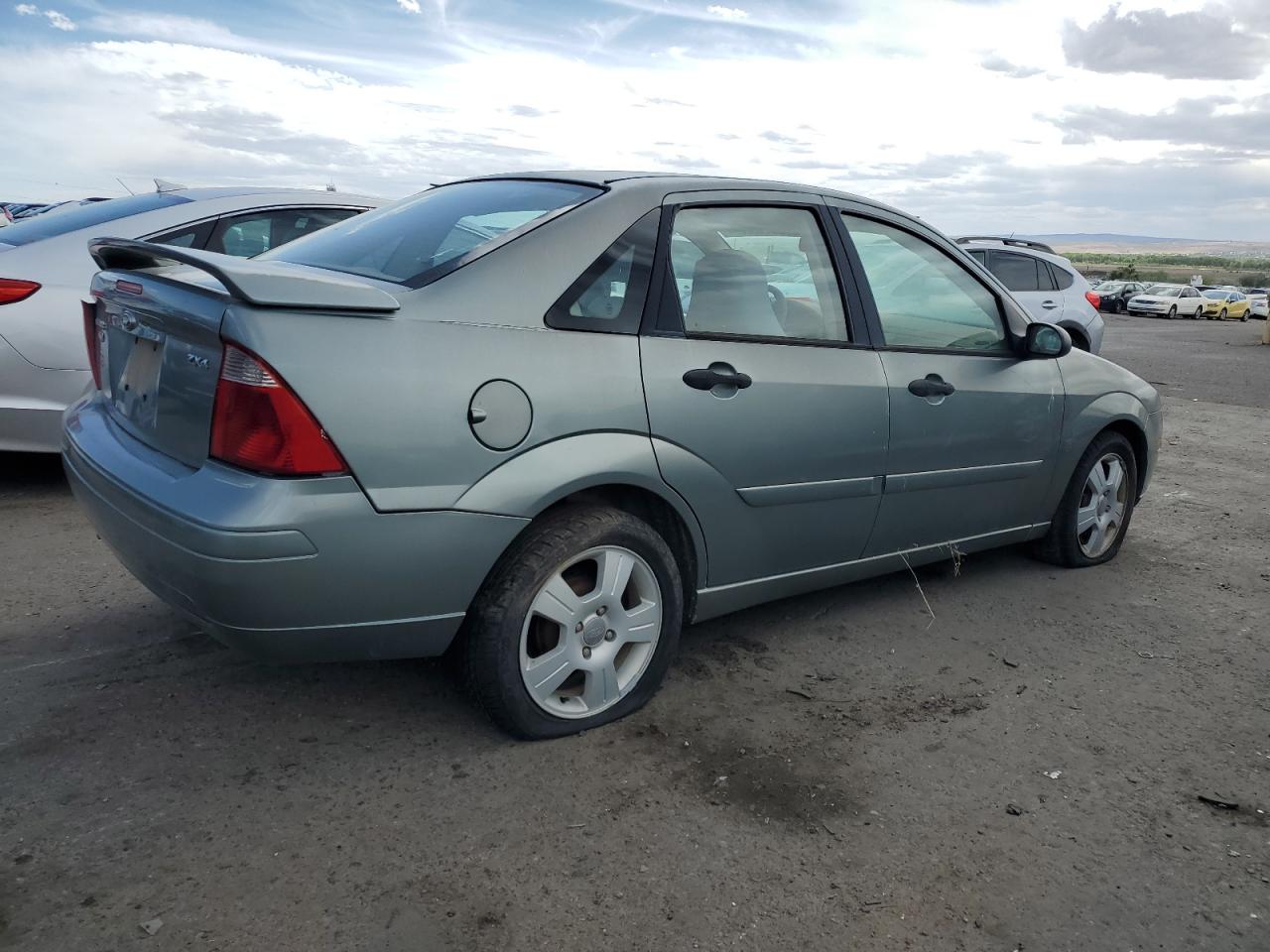 2005 FORD FOCUS ZX4 photo 5