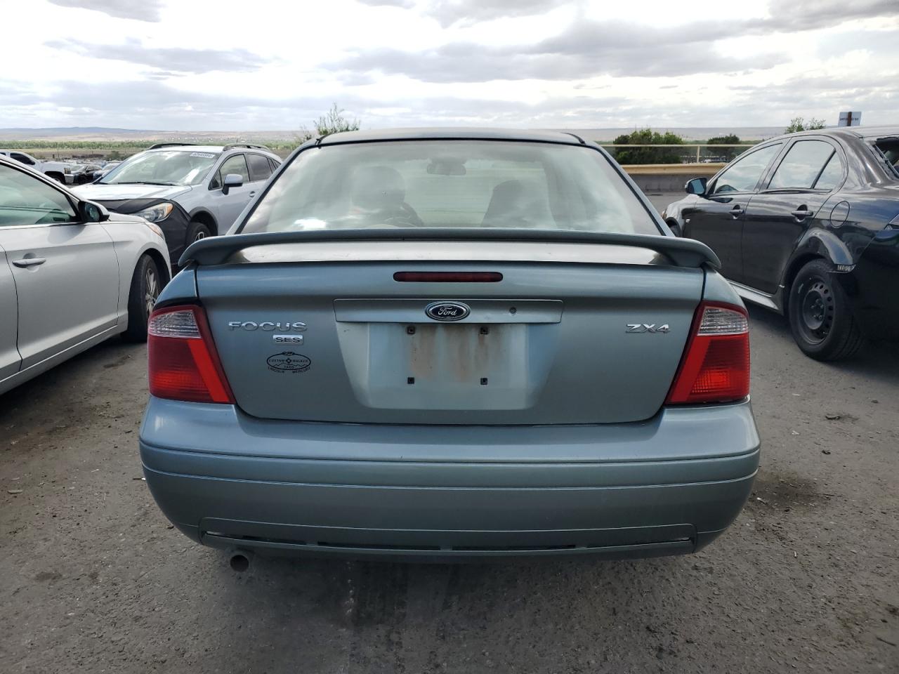 2005 FORD FOCUS ZX4 photo 11
