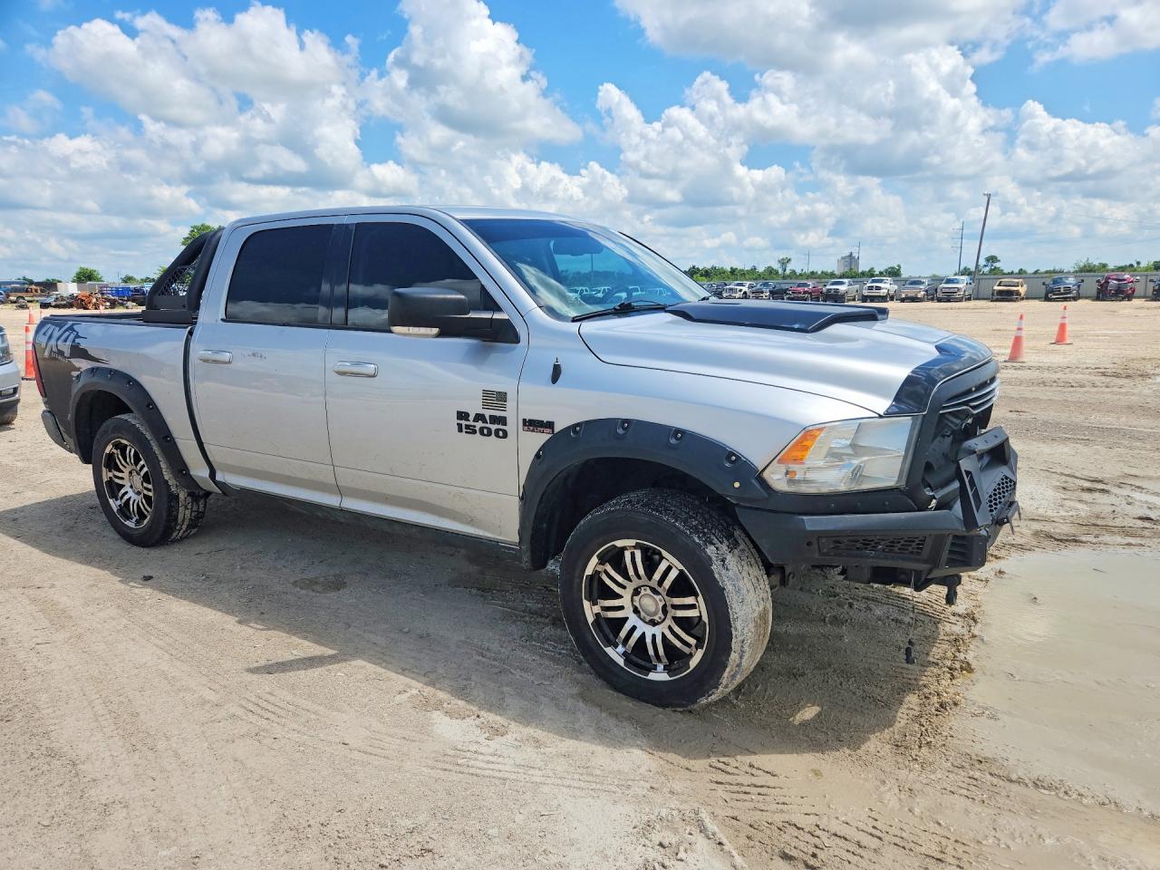 2016 RAM 1500 SLT photo 7