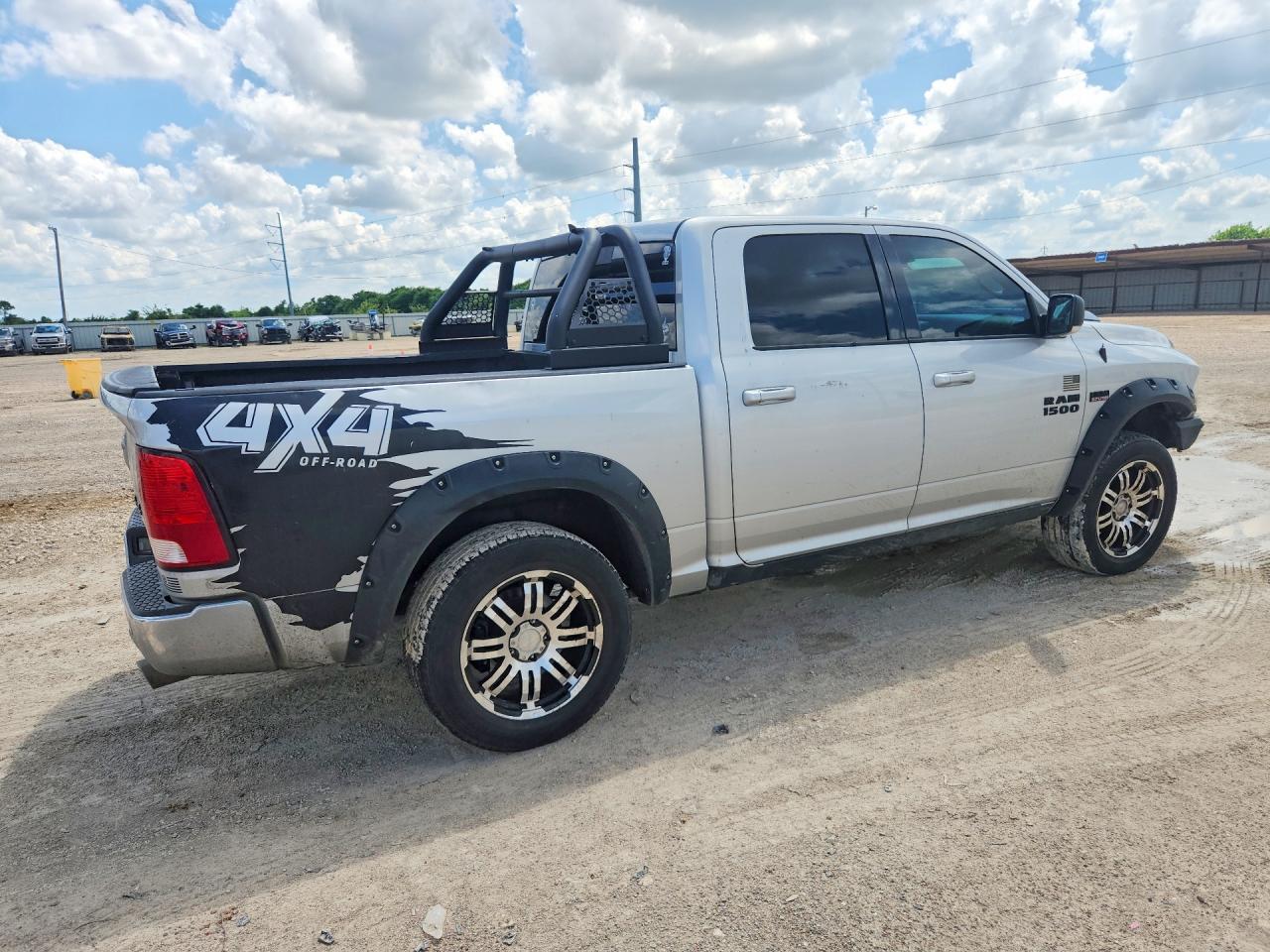 2016 RAM 1500 SLT photo 5