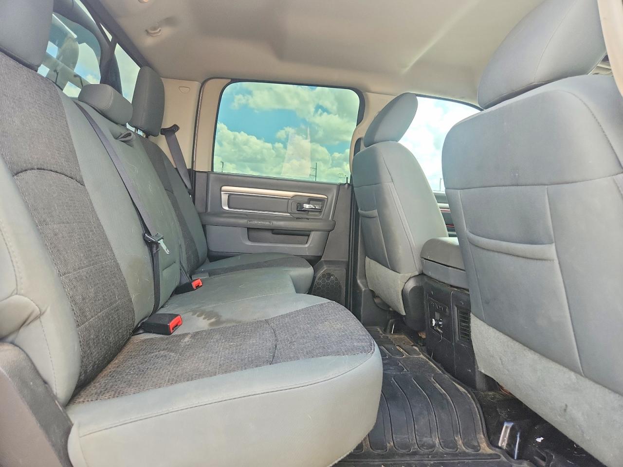 2016 RAM 1500 SLT photo 19