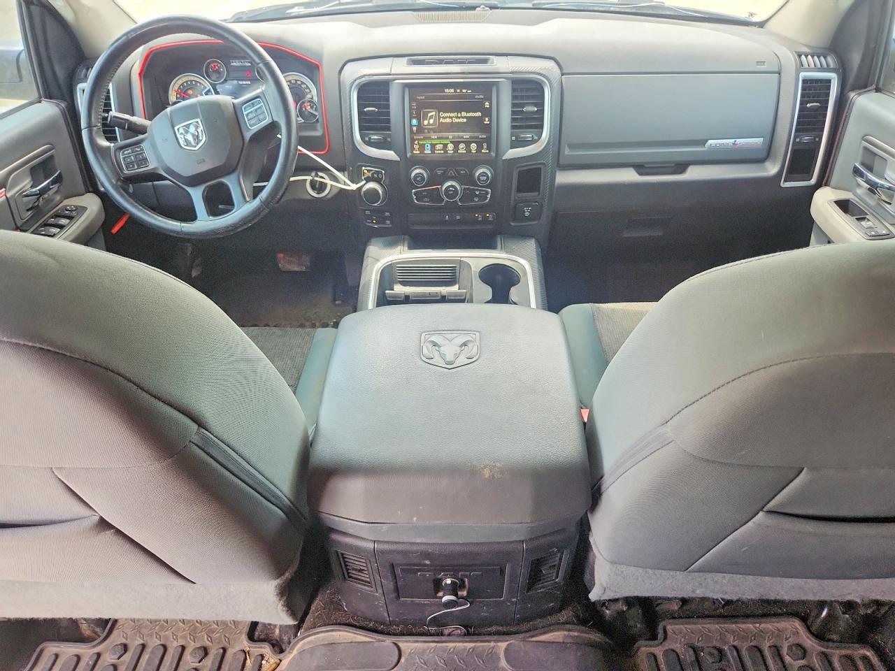 2016 RAM 1500 SLT photo 15