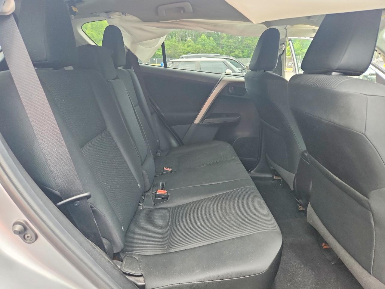 2018 TOYOTA RAV4 LE photo 21