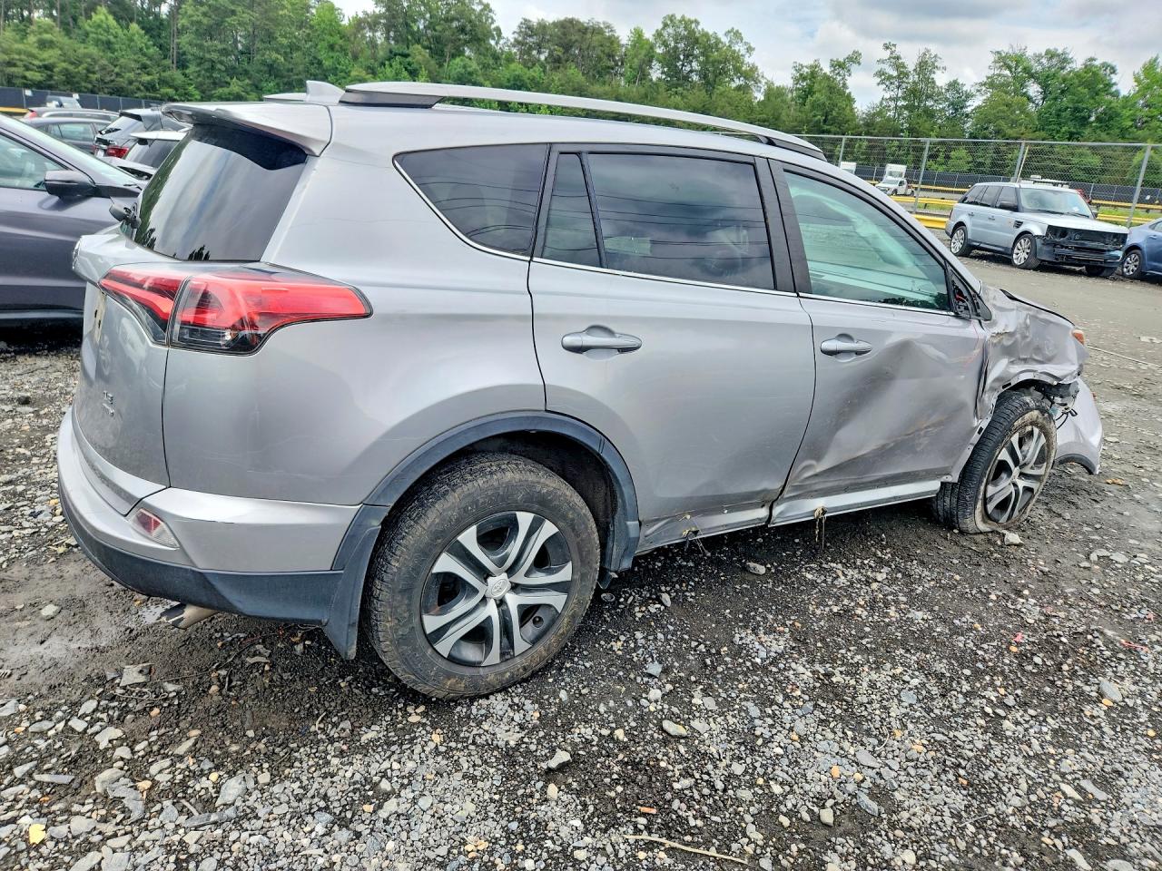 2018 TOYOTA RAV4 LE photo 5