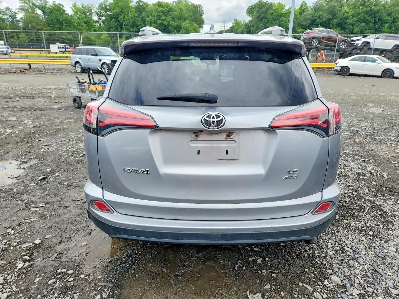 2018 TOYOTA RAV4 LE photo 11