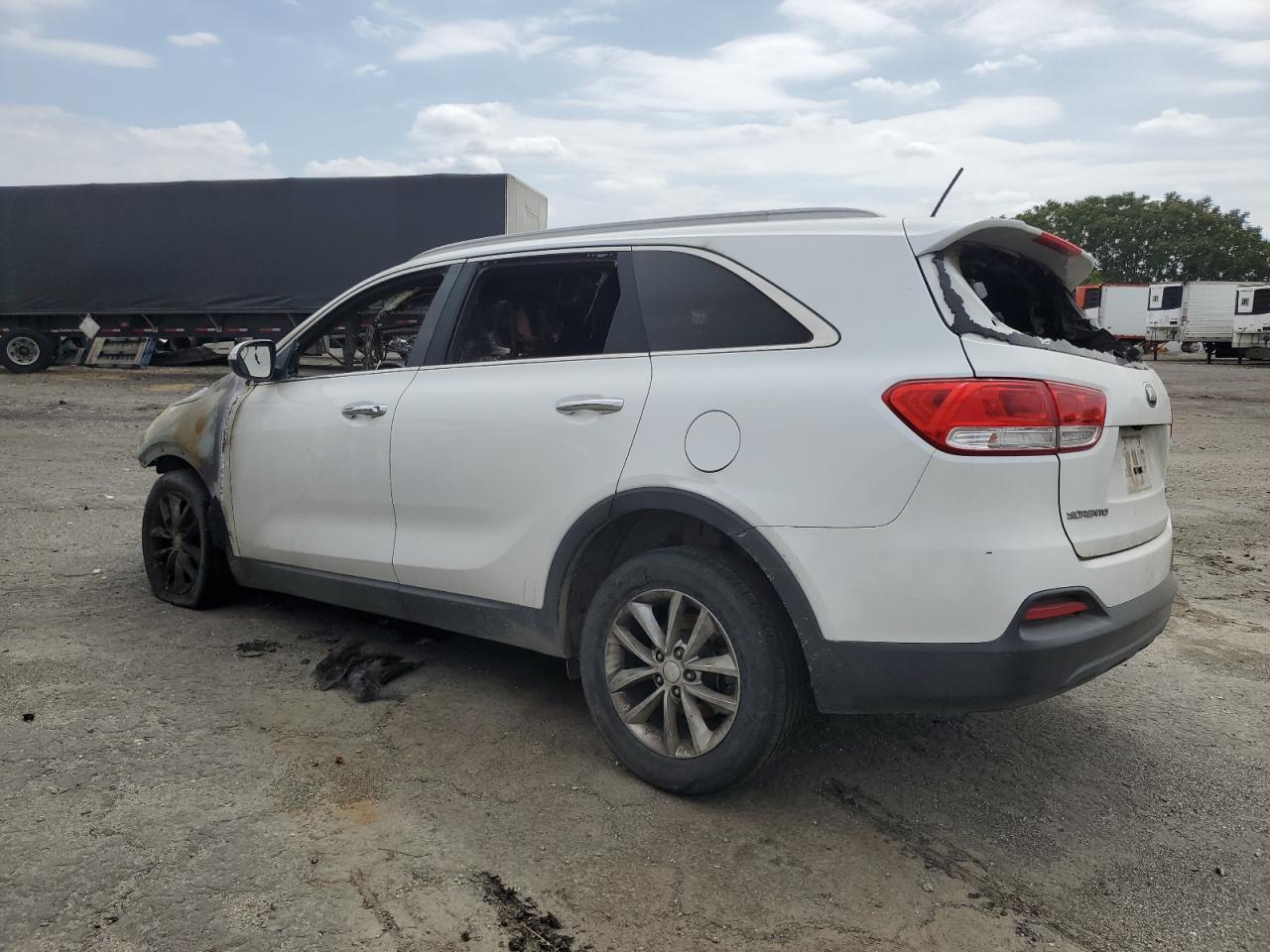 2016 KIA SORENTO LX photo 3
