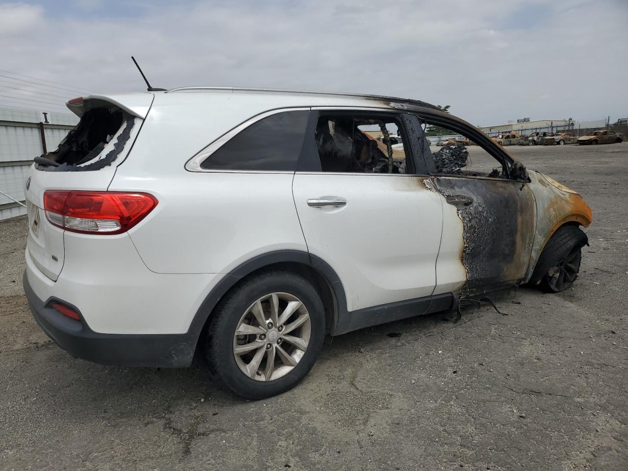 2016 KIA SORENTO LX photo 5