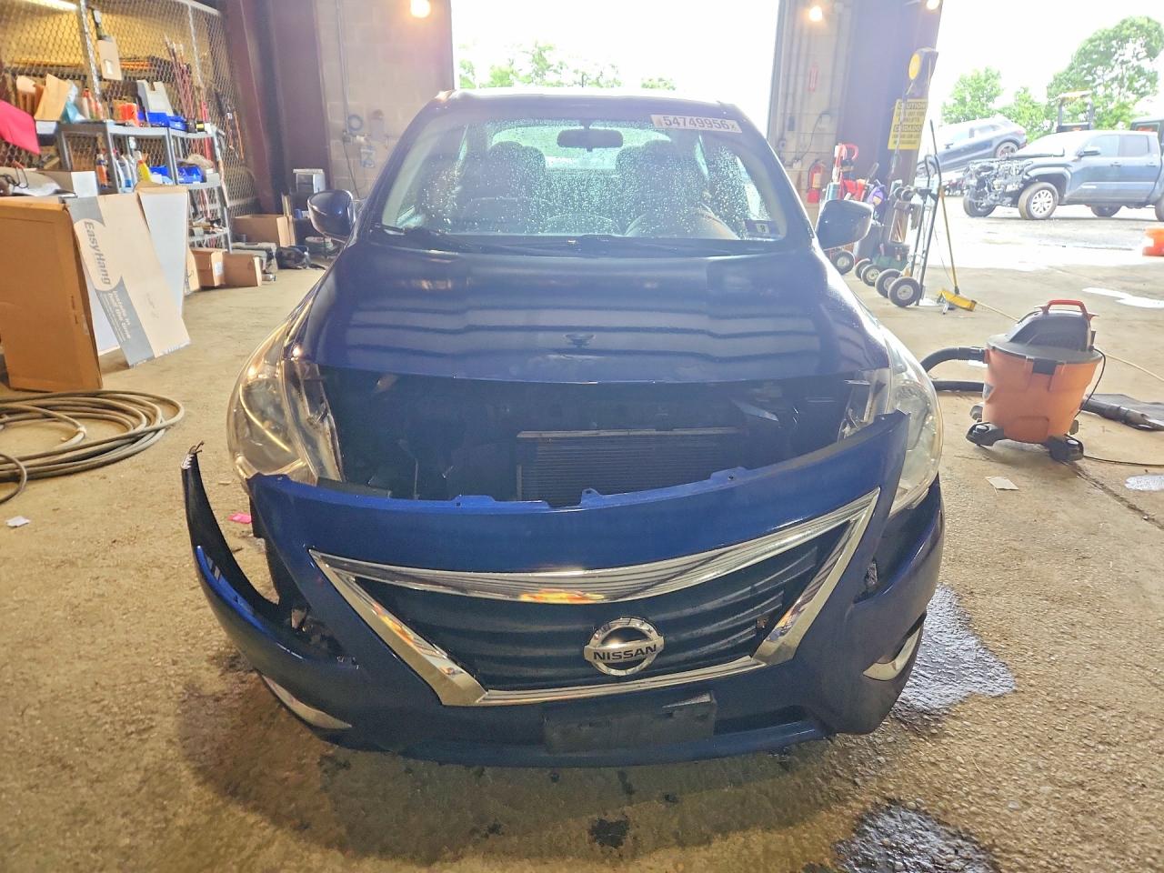 2019 NISSAN VERSA SV photo 13