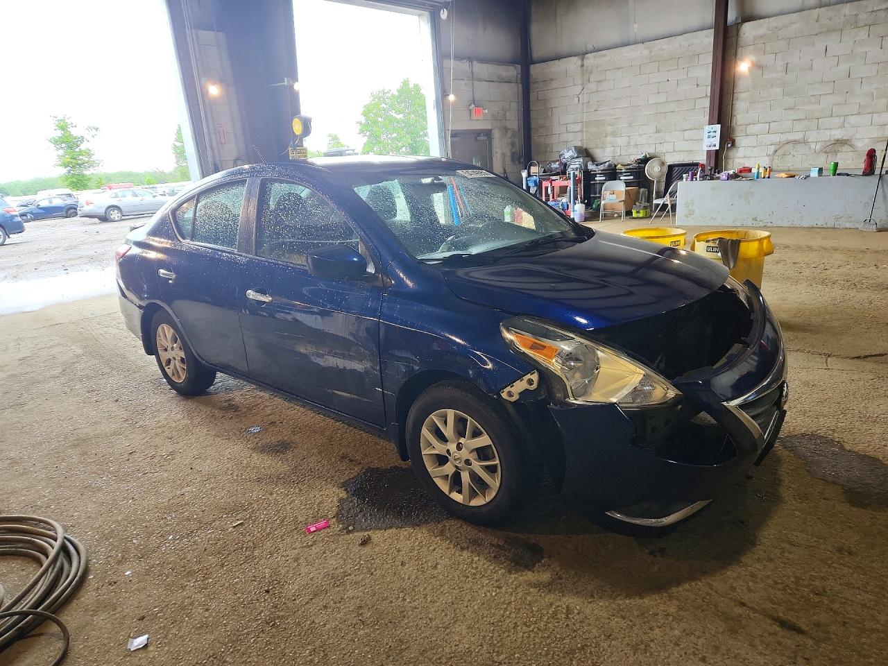 2019 NISSAN VERSA SV photo 10