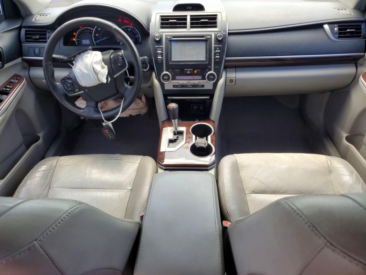 2012 TOYOTA CAMRY XLE photo 15