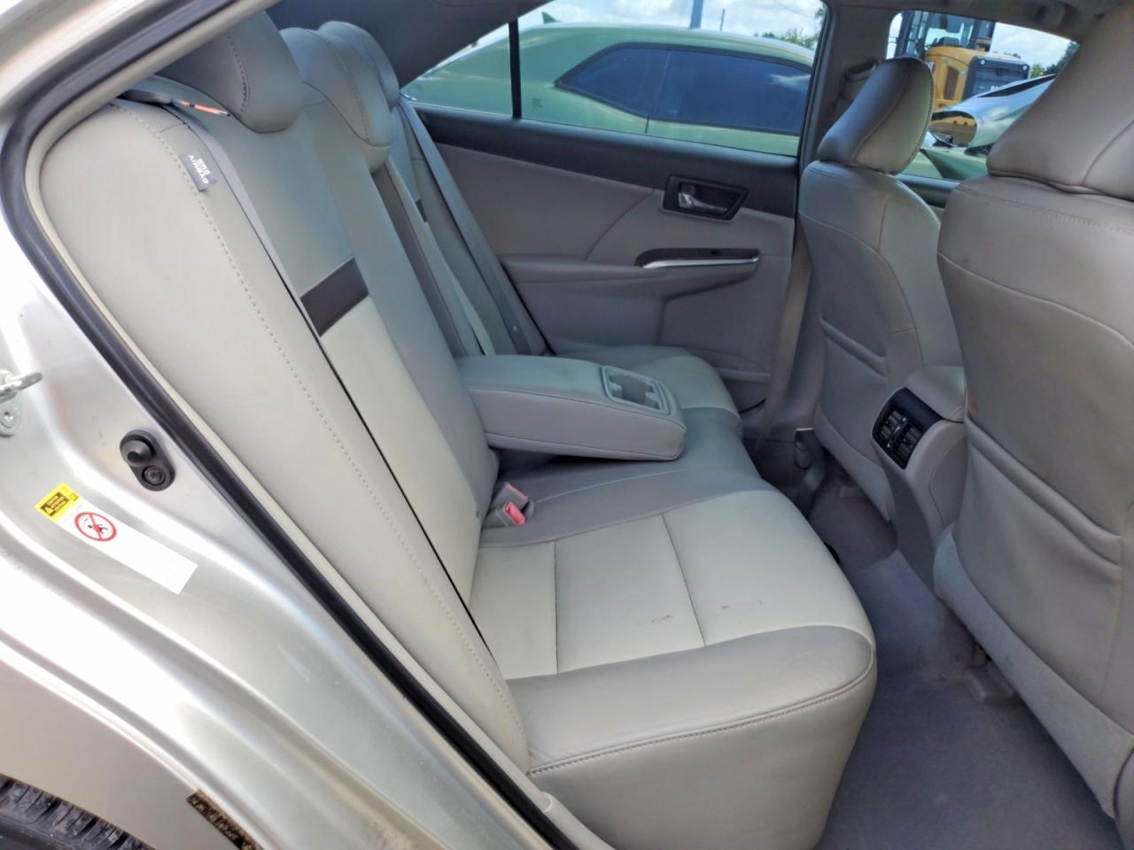2012 TOYOTA CAMRY XLE photo 19