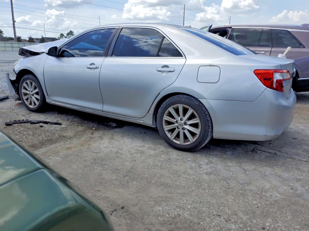 2012 TOYOTA CAMRY XLE photo 3