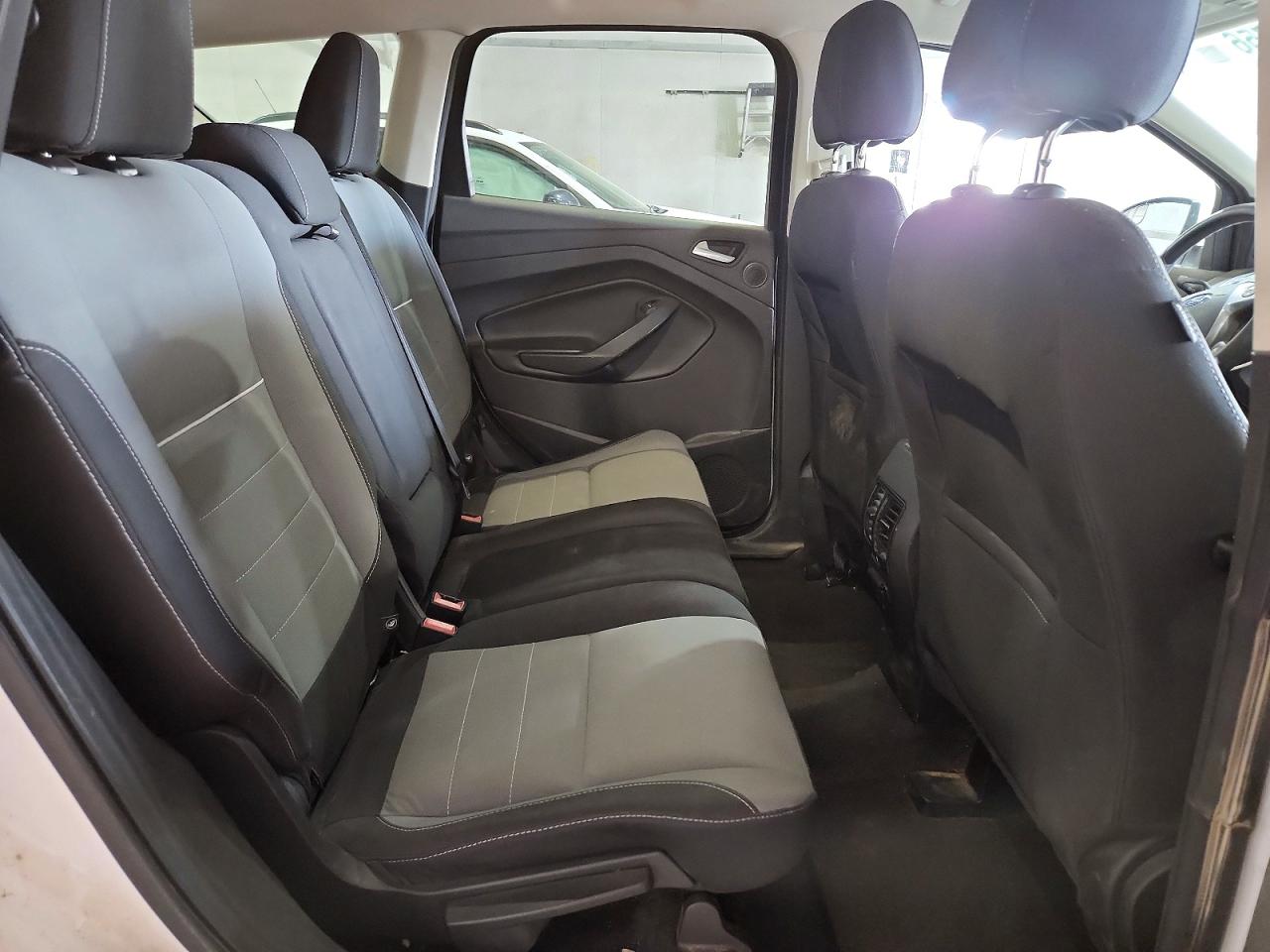 2015 FORD ESCAPE SE photo 28