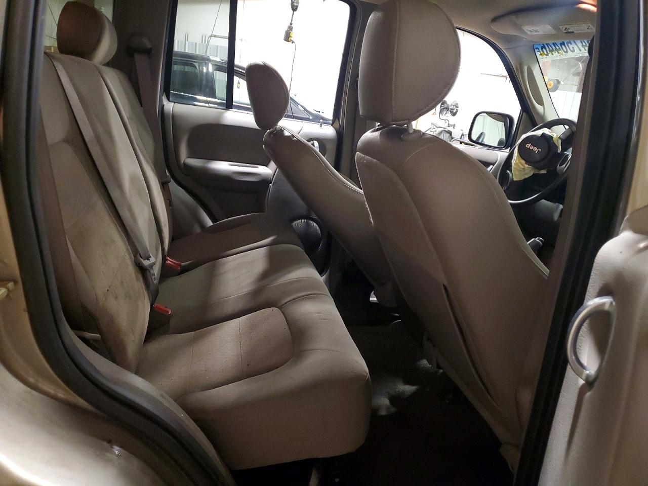 2004 JEEP LIBERTY LIMITED photo 31