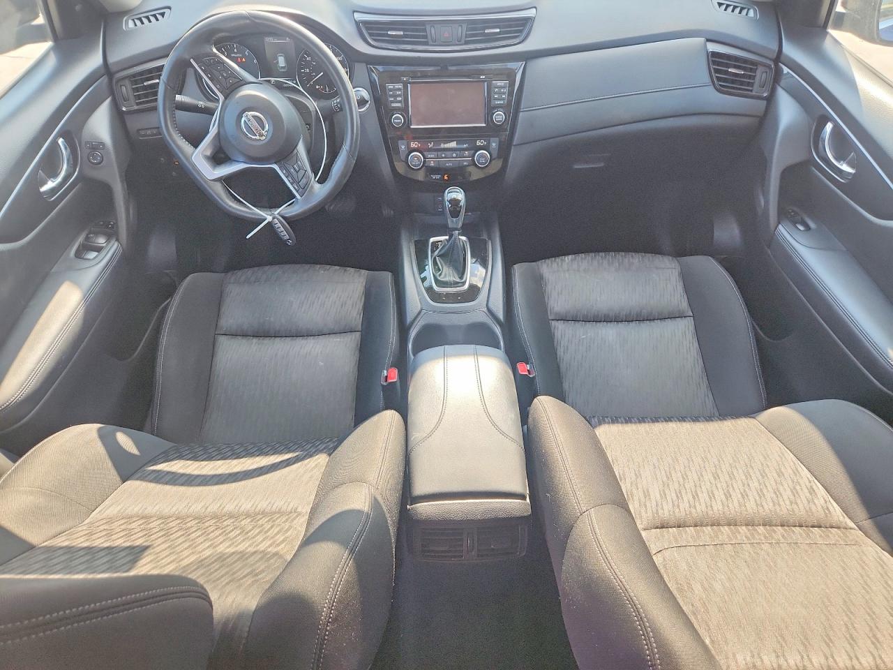 2017 NISSAN ROGUE SV photo 8