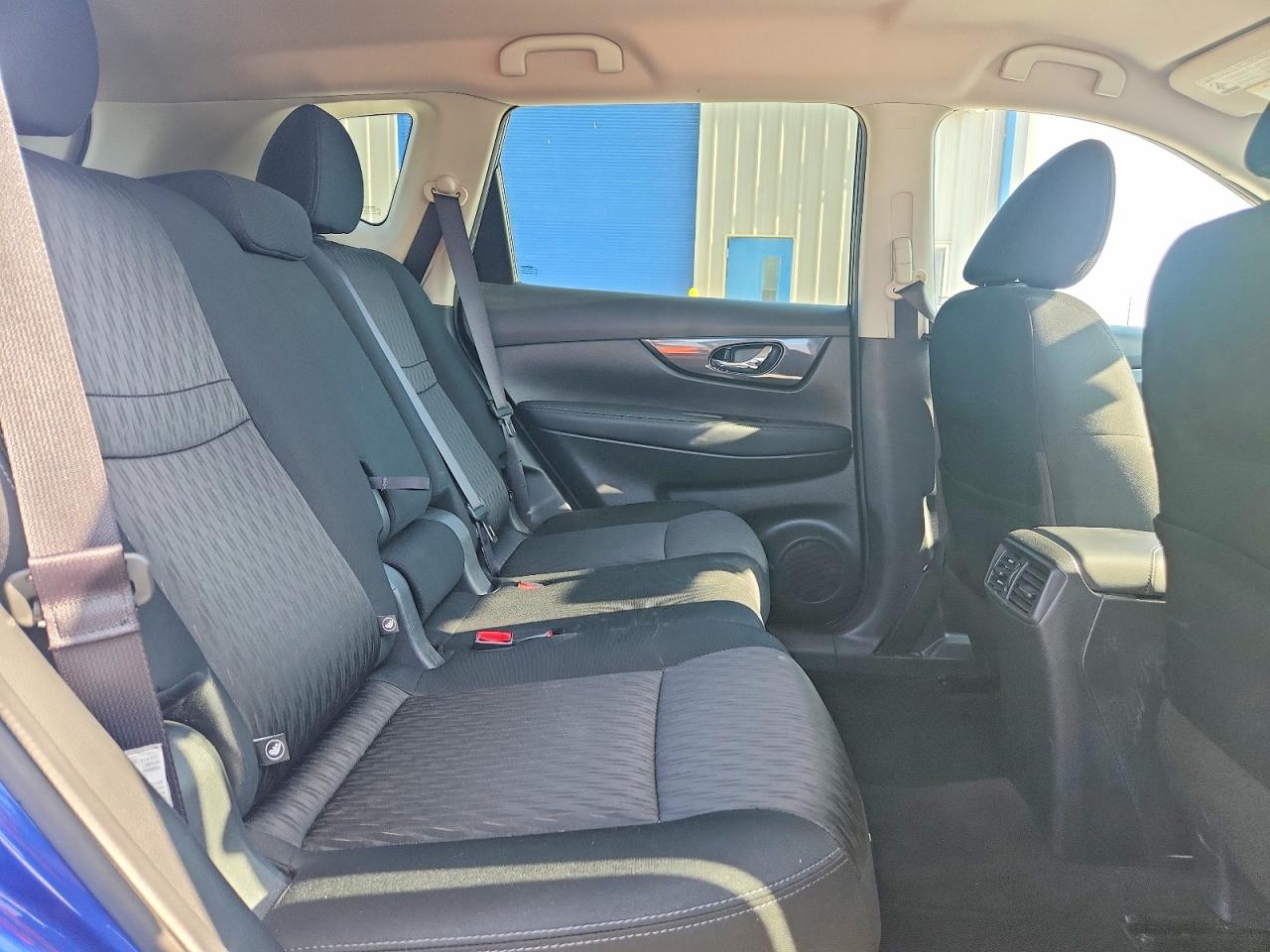 2017 NISSAN ROGUE SV photo 11