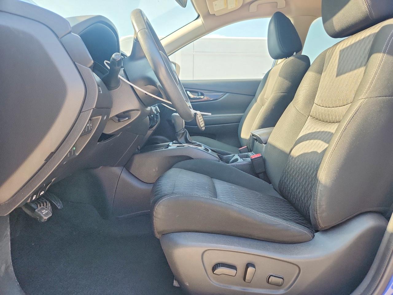 2017 NISSAN ROGUE SV photo 7