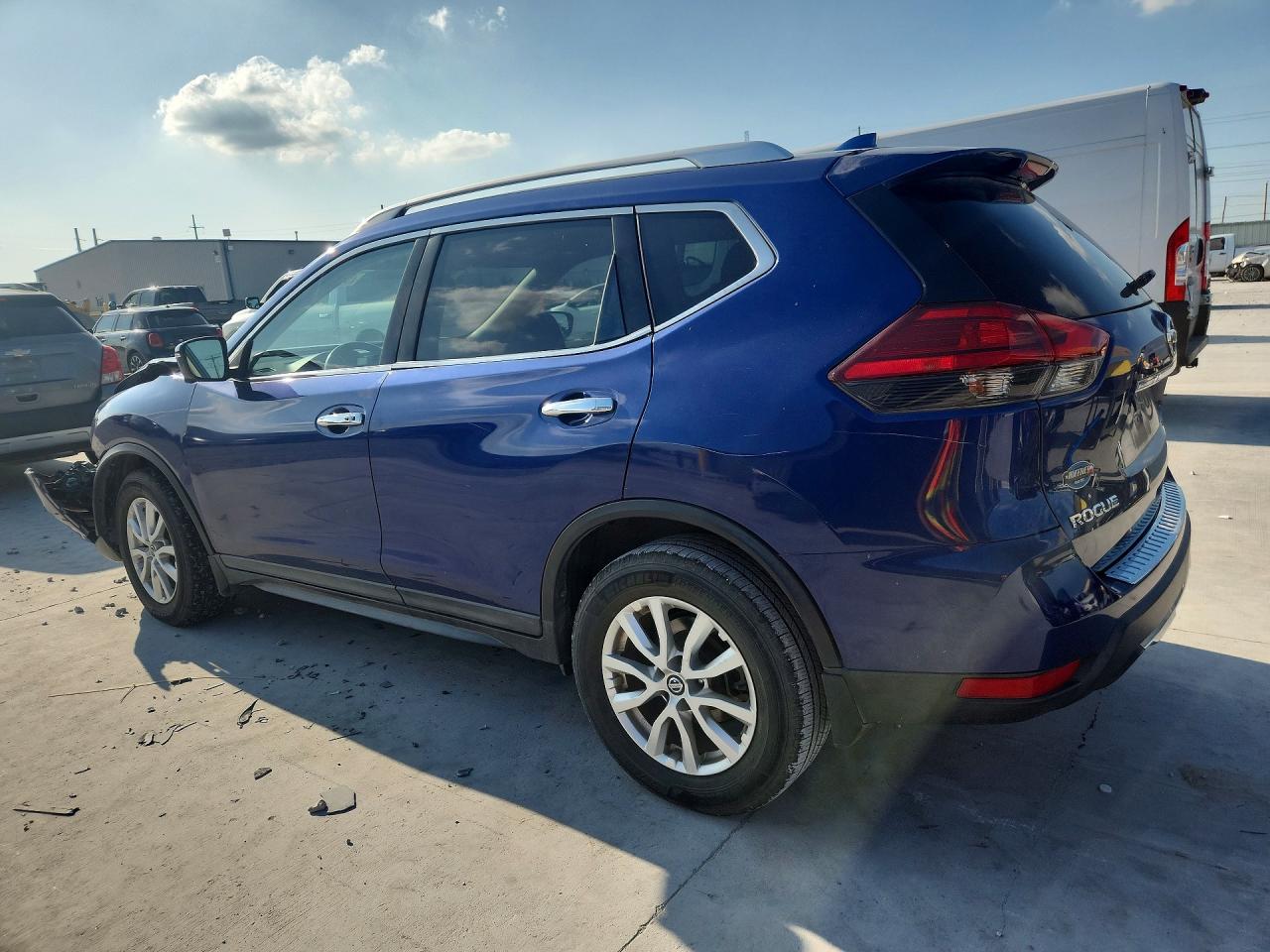 2017 NISSAN ROGUE SV photo 2