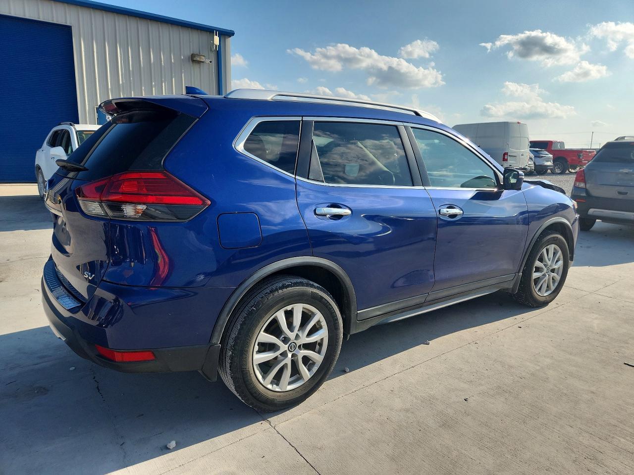 2017 NISSAN ROGUE SV photo 3