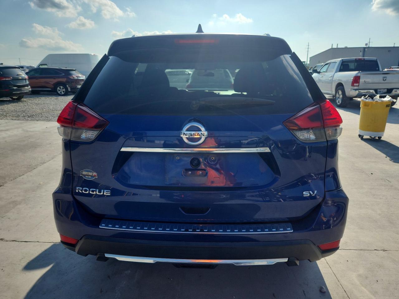 2017 NISSAN ROGUE SV photo 6