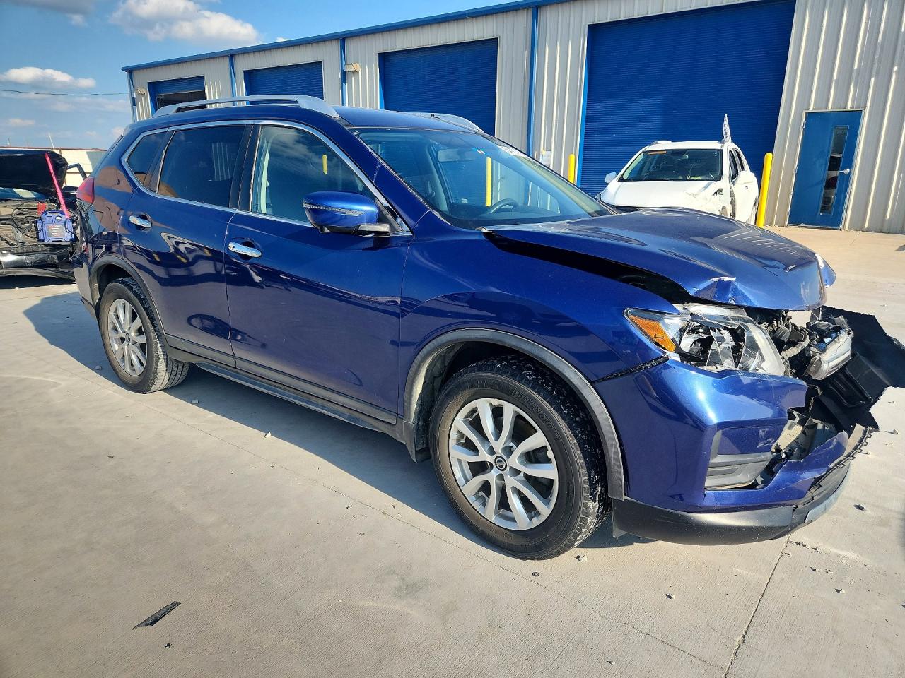 2017 NISSAN ROGUE SV photo 4