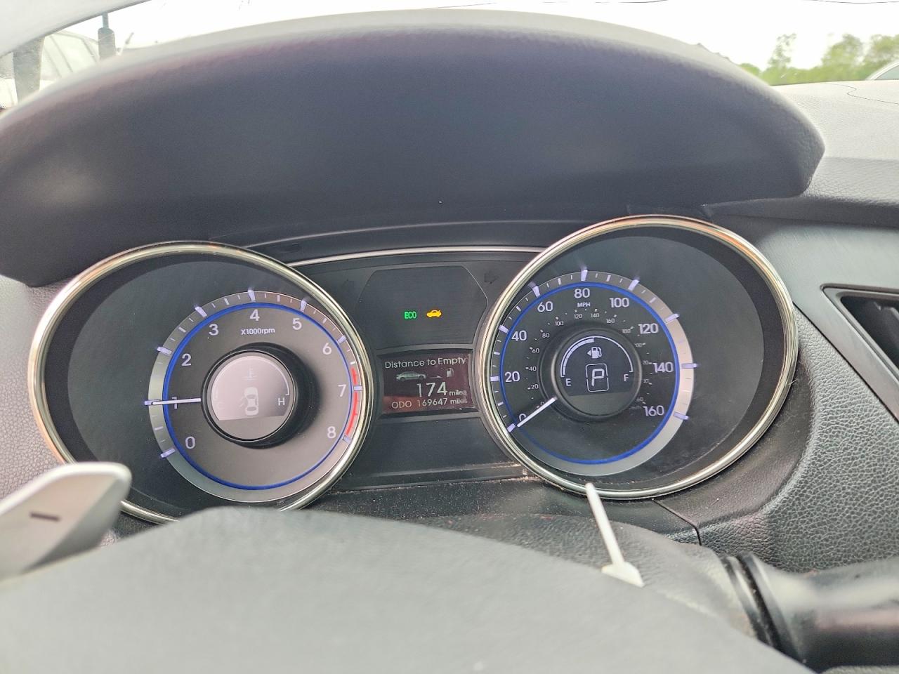 2012 HYUNDAI SONATA SE photo 25