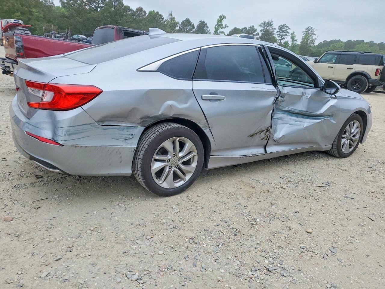 2018 HONDA ACCORD LX photo 5