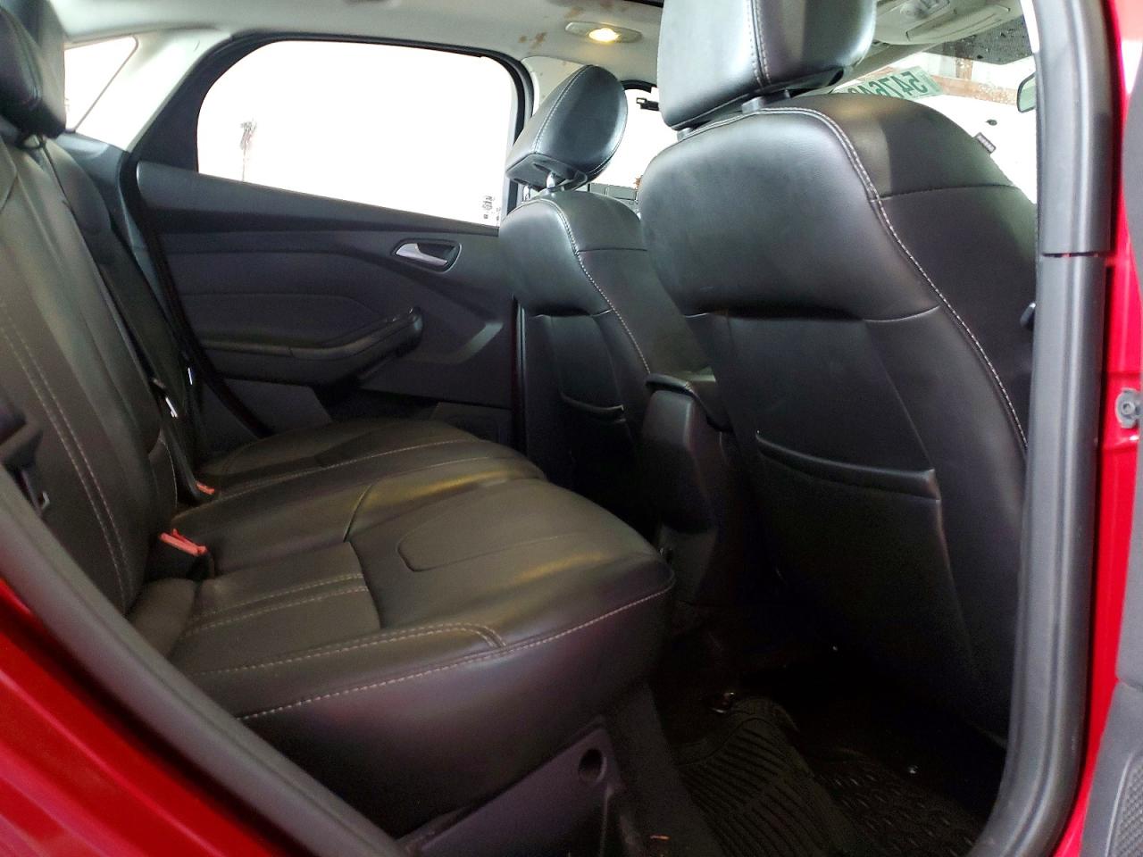 2014 FORD FOCUS SE photo 28