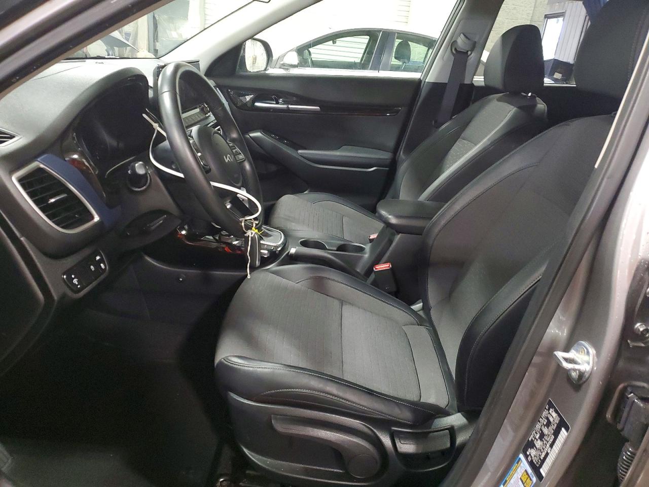 2023 KIA SELTOS S photo 19