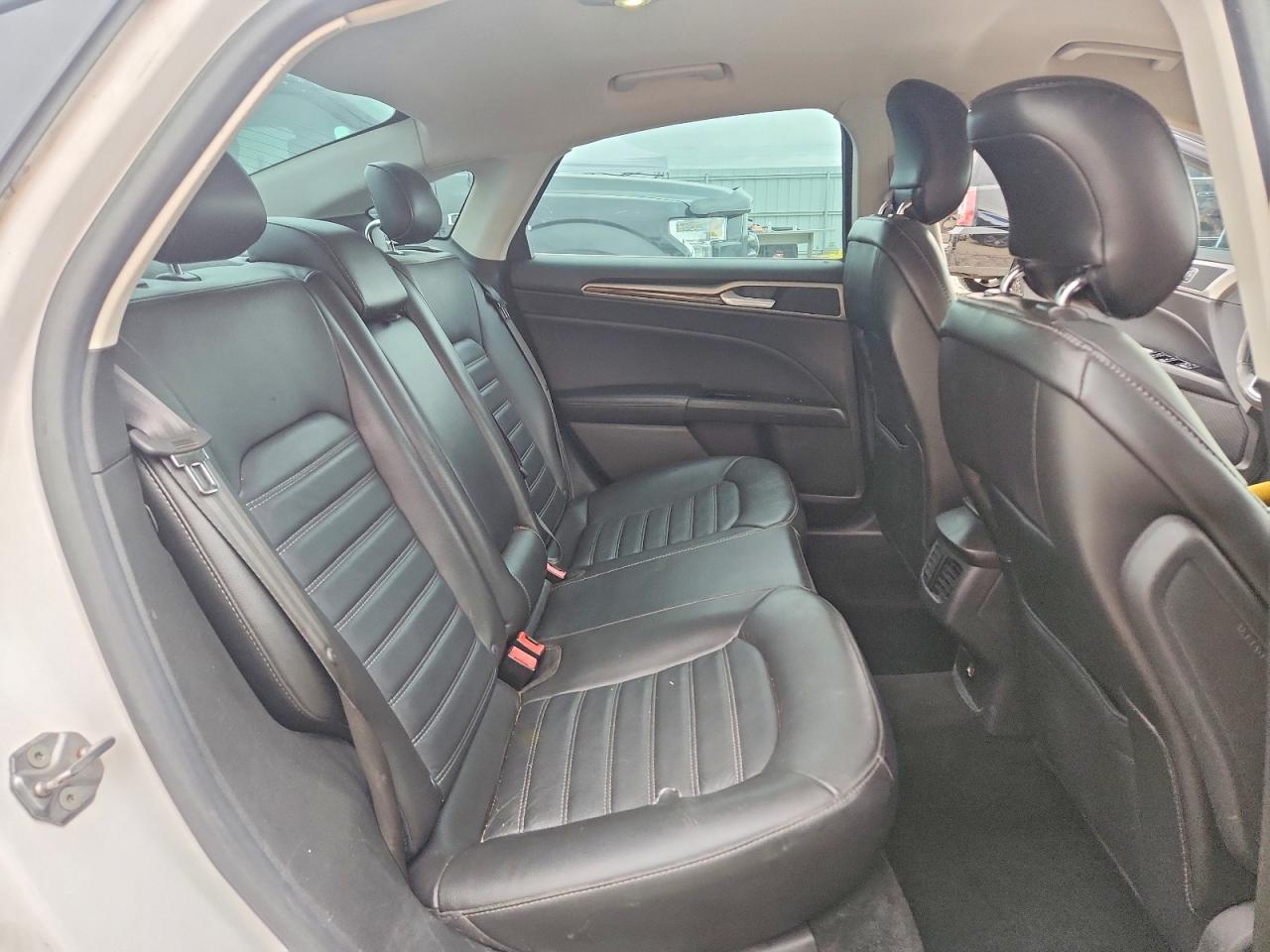 2013 FORD FUSION SE photo 28