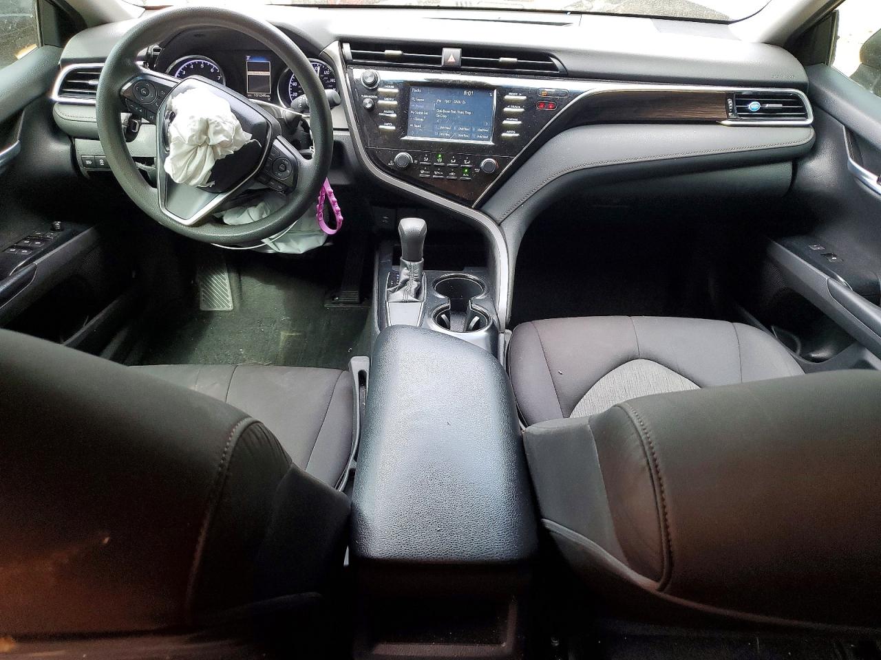 2018 TOYOTA CAMRY LE photo 8