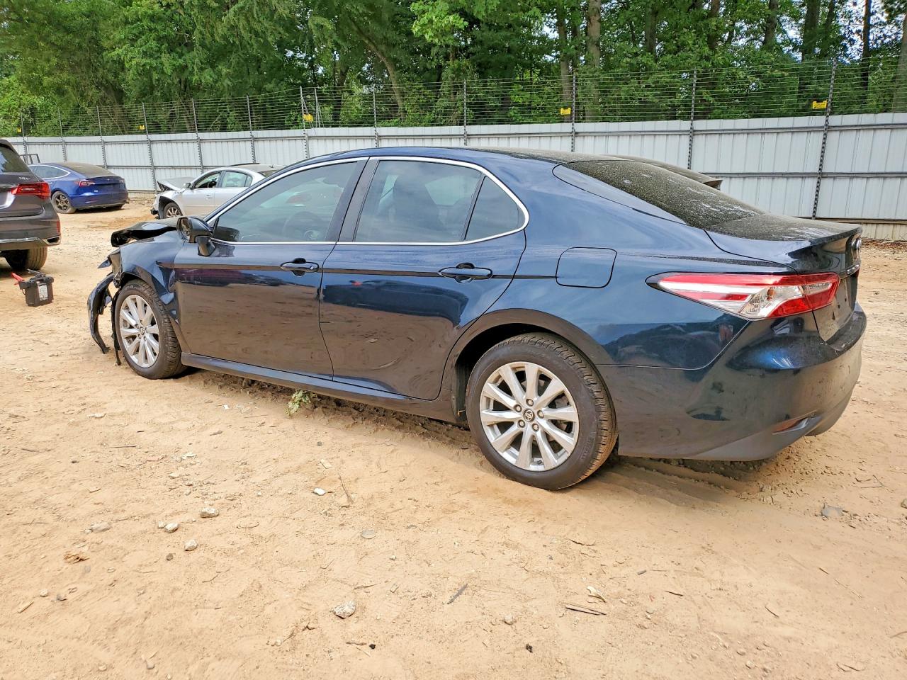 2018 TOYOTA CAMRY LE photo 2