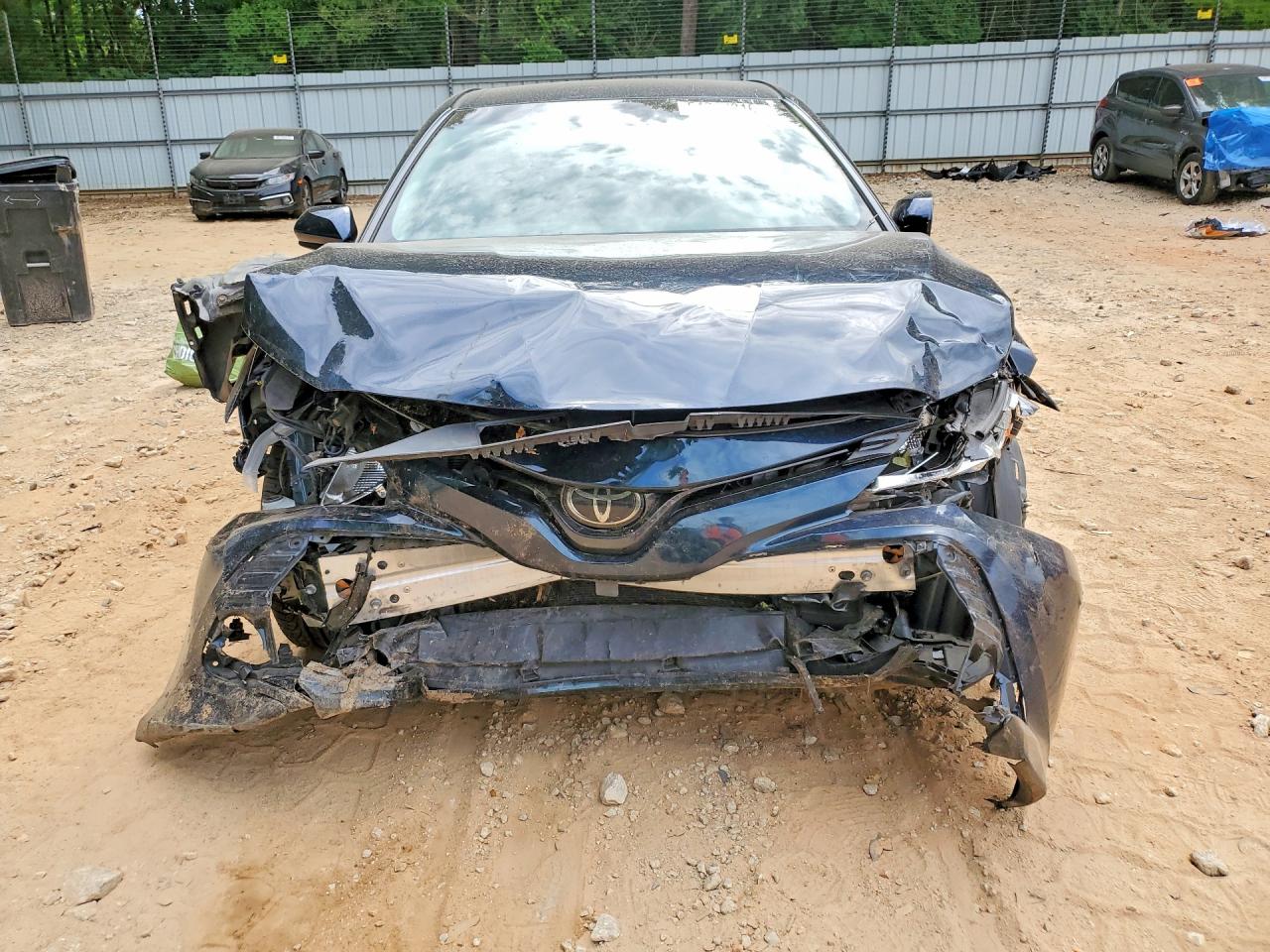 2018 TOYOTA CAMRY LE photo 5