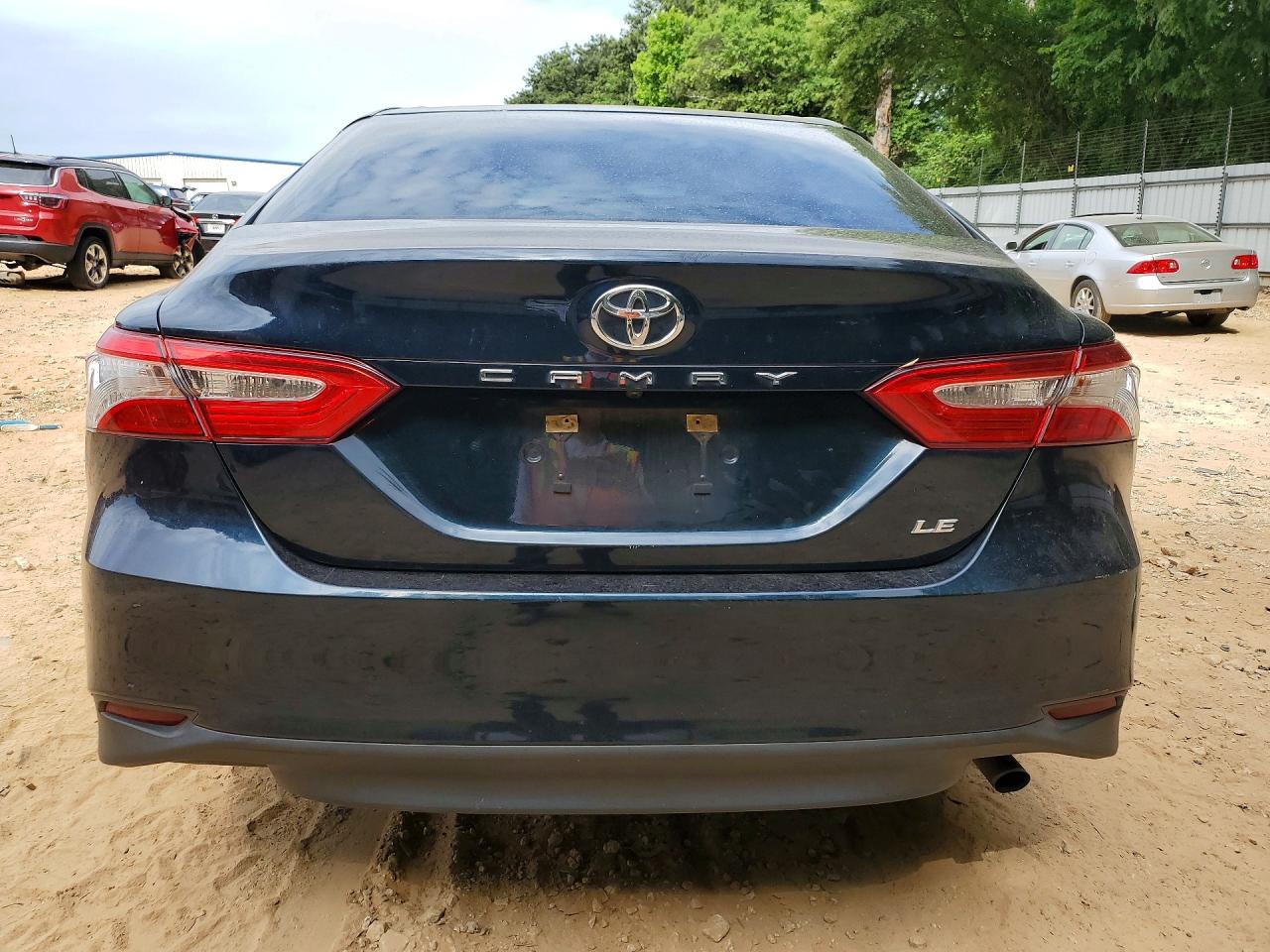 2018 TOYOTA CAMRY LE photo 6