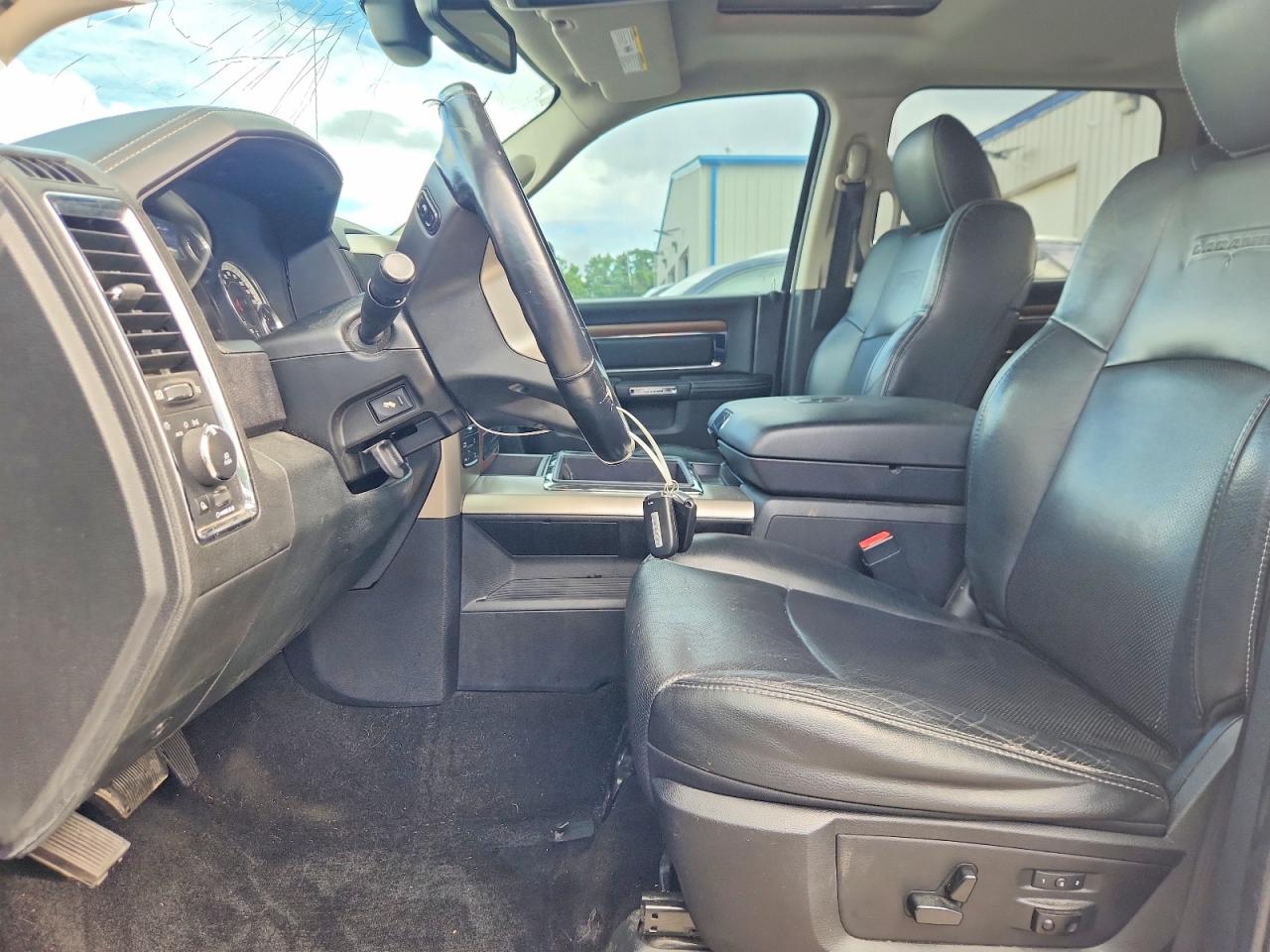 2014 RAM 1500 LARAMIE photo 13