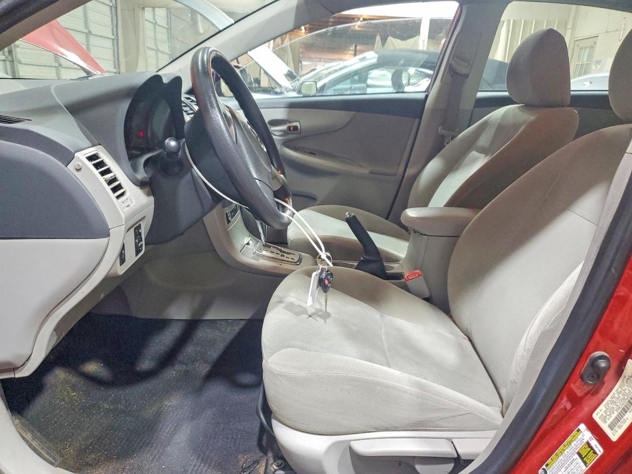 2012 TOYOTA COROLLA LE photo 13