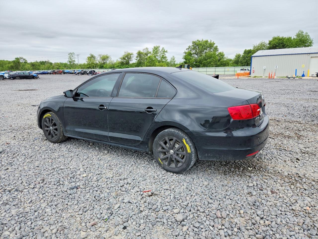 2011 VOLKSWAGEN JETTA SE photo 3