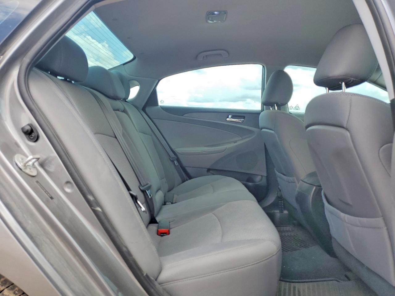 2014 HYUNDAI SONATA GLS photo 28