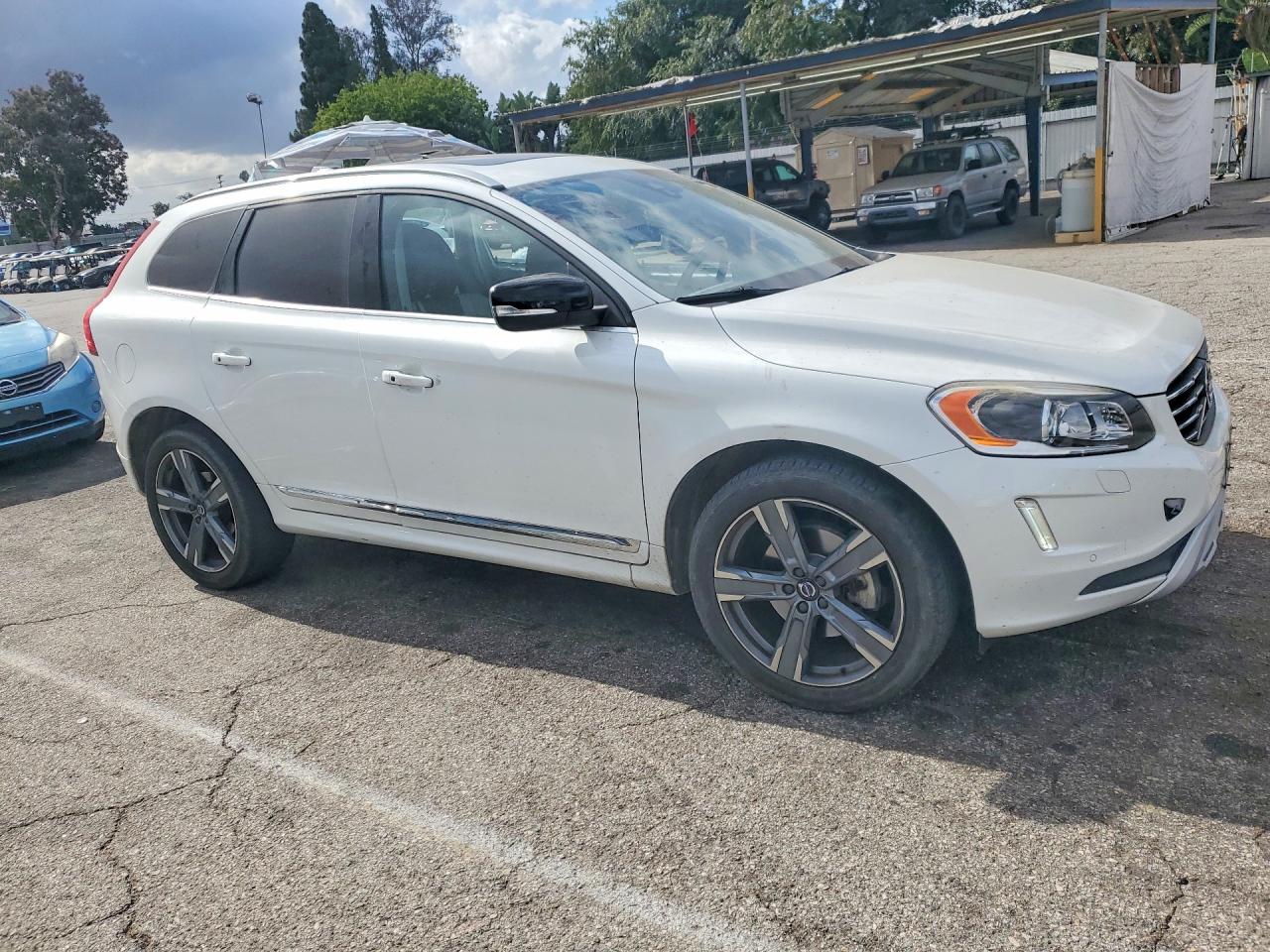 2017 VOLVO XC60 T6 DYNAMIC photo 7