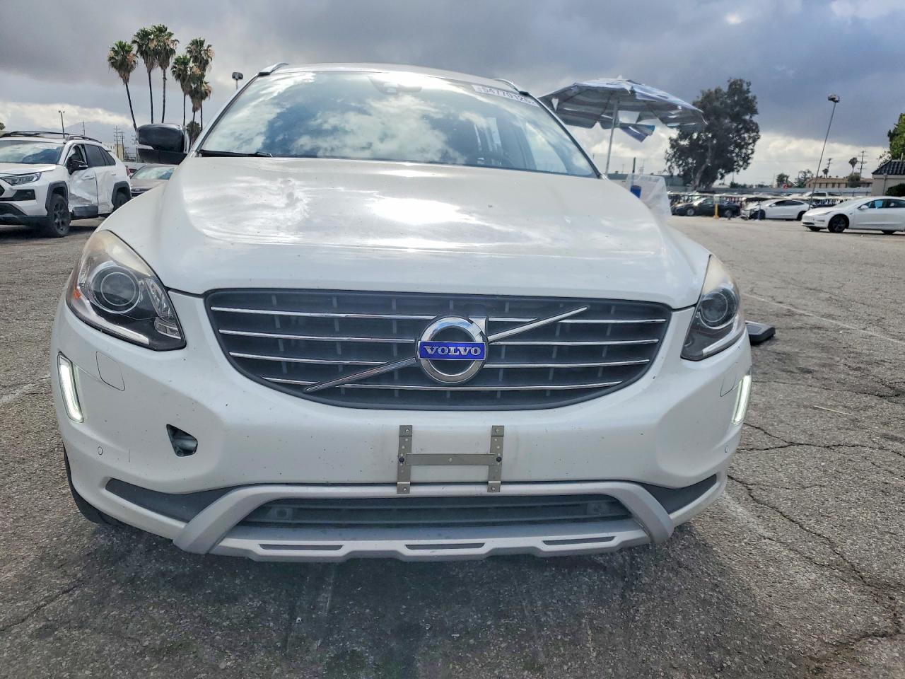 2017 VOLVO XC60 T6 DYNAMIC photo 9