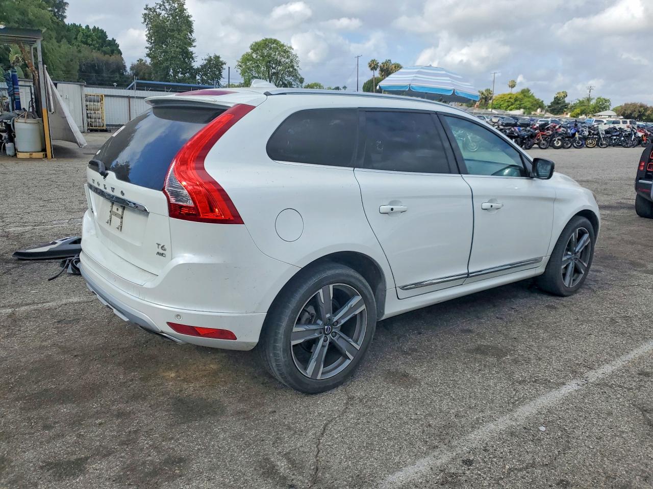 2017 VOLVO XC60 T6 DYNAMIC photo 5