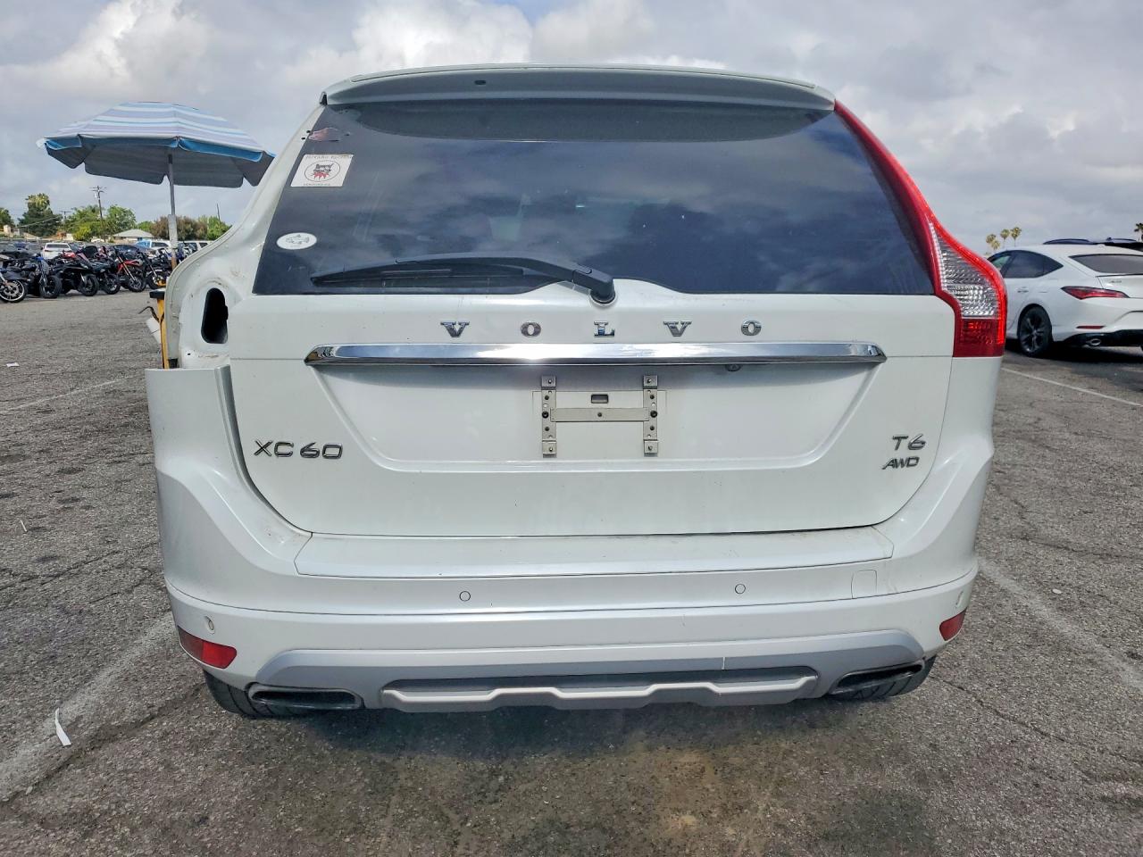 2017 VOLVO XC60 T6 DYNAMIC photo 11