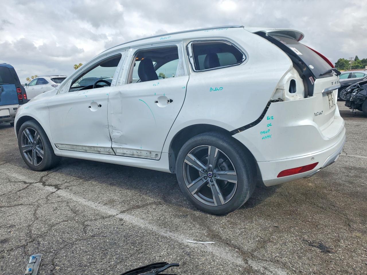 2017 VOLVO XC60 T6 DYNAMIC photo 3